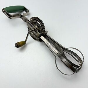 1920s hand crank egg beater from Taplin Mfg Co, Pat no. 1518285